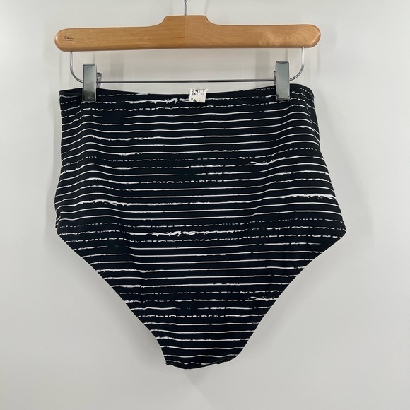 Cocoship Black/White Bikini (2 pieces) Size 10 - Picture 9 of 10